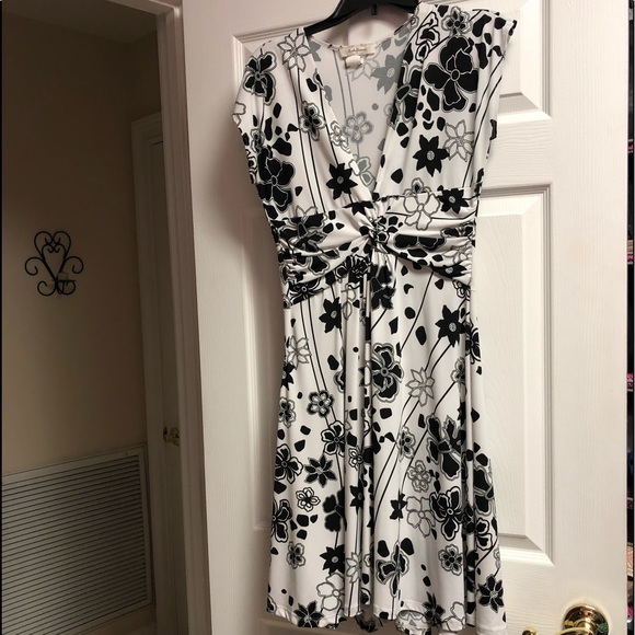 Dress. Knee length - Picture 12 of 16